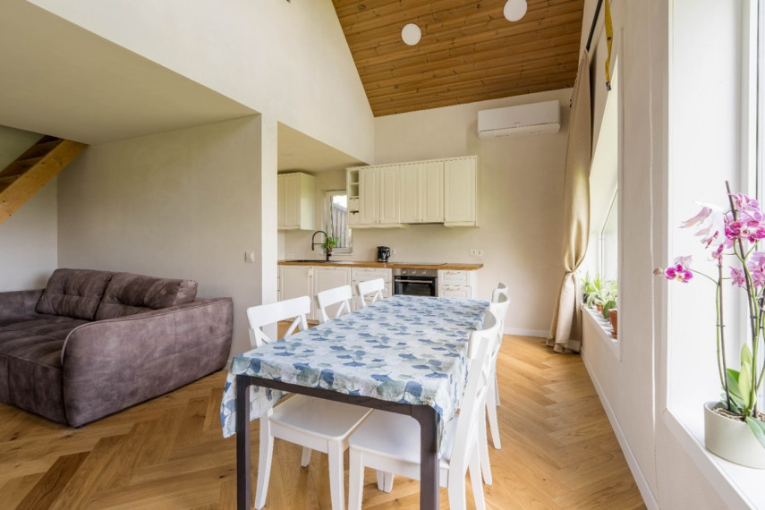 Parduodamas namas Navasiolkų I k., Širvintų r. sav., 99 m2 ploto, 2 aukštai 10