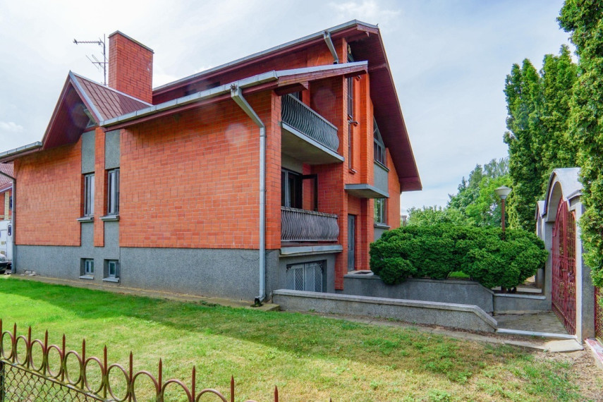 Parduodamas namas V. Kudirkos g., Naujamiesčio mstl., Panevėžio r. sav., 271.59 m2 ploto, 2 aukštai 3