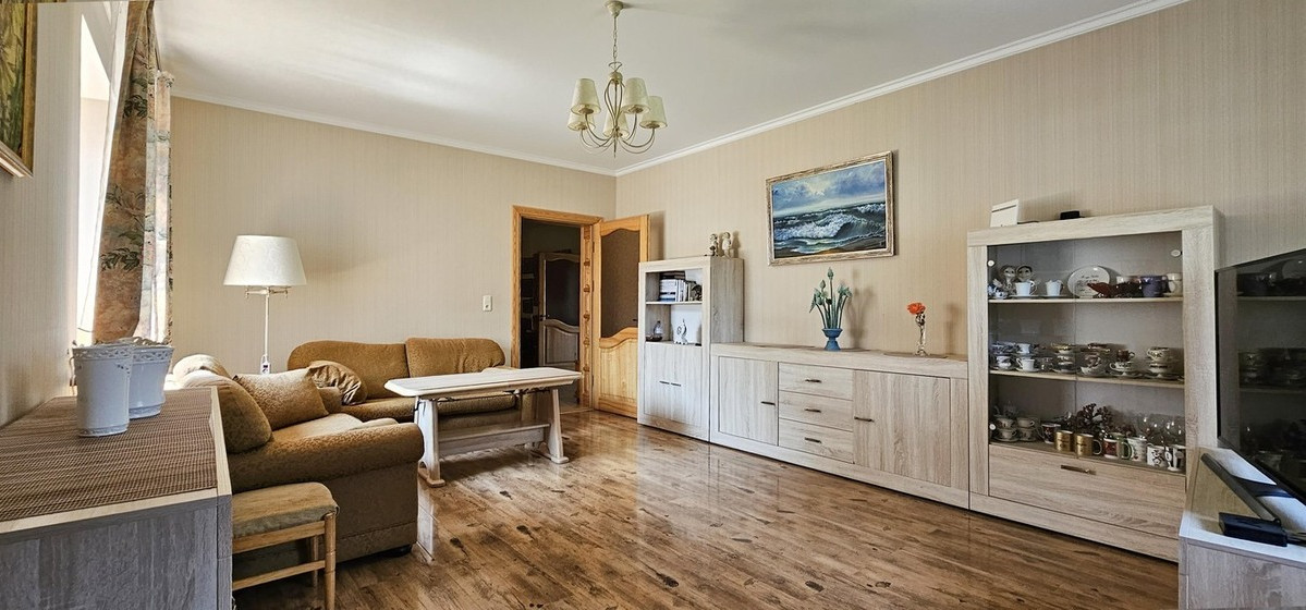 PARDUODAMAS GYVENAMASIS NAMAS LIEPŲ G., PESLIŠKIŲ K. 2