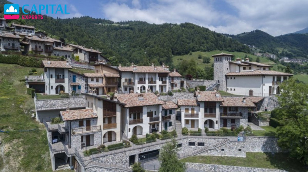 Parduodama 75 kv.m. vila per 2 aukštus su vaizdu į kalnus, Lombardija (Šiaurės Italija)  23