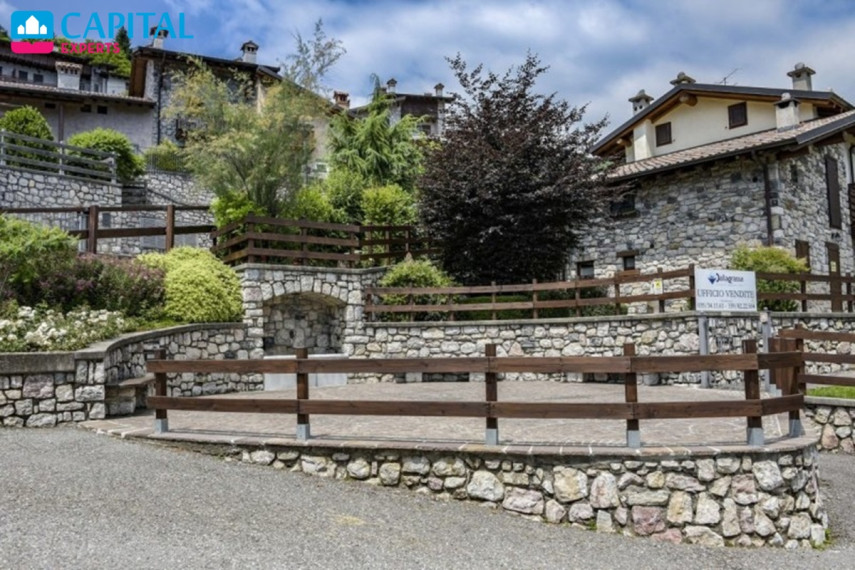 Parduodama 75 kv.m. vila per 2 aukštus su vaizdu į kalnus, Lombardija (Šiaurės Italija)  29