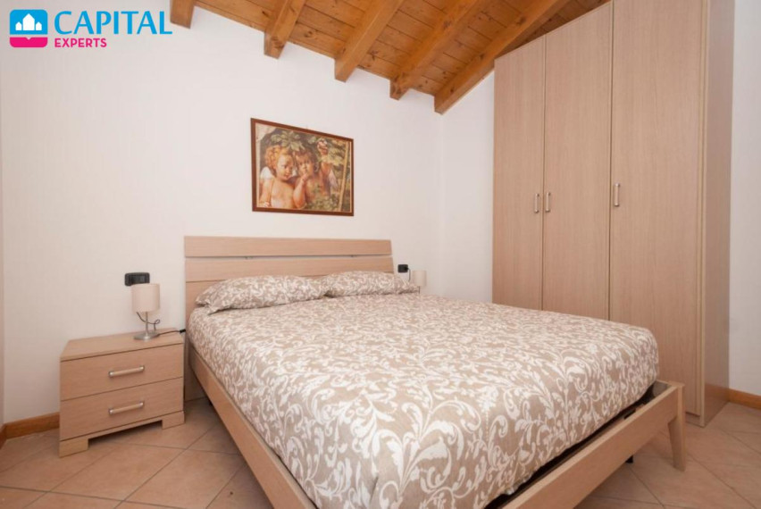 Parduodami 65 kv.m. apartamentai per 2 aukštus su vaizdu į kalnus, Lombardija (Šiaurės Italija)  16