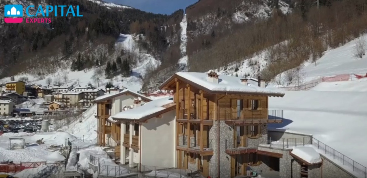 Parduodama 75 kv.m. vila per 2 aukštus su vaizdu į kalnus, Lombardija (Šiaurės Italija)  24