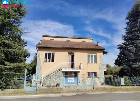 Parduodamas namas su 10 a sodu, Pjemonte (Šiaurės Italija) Parduodamas namas su 10 a sodu, Pjemonte (Šiaurės Italija)