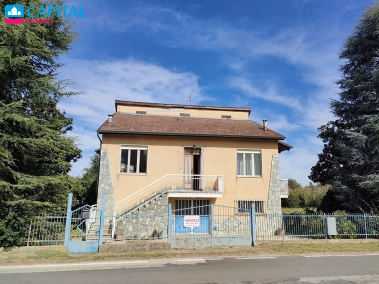 Parduodamas namas su 10 a sodu, Pjemonte (Šiaurės Italija)  1