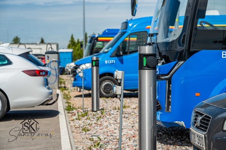 PARDUODAMA PELNINGAI VEIKIANTI SAVITARNOS AUTOMOBILIŲ PLOVYKLA GARGŽDUOSE 15