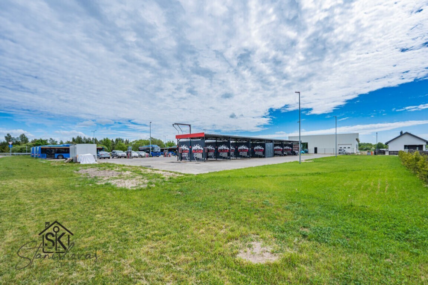 PARDUODAMA PELNINGAI VEIKIANTI SAVITARNOS AUTOMOBILIŲ PLOVYKLA GARGŽDUOSE 33