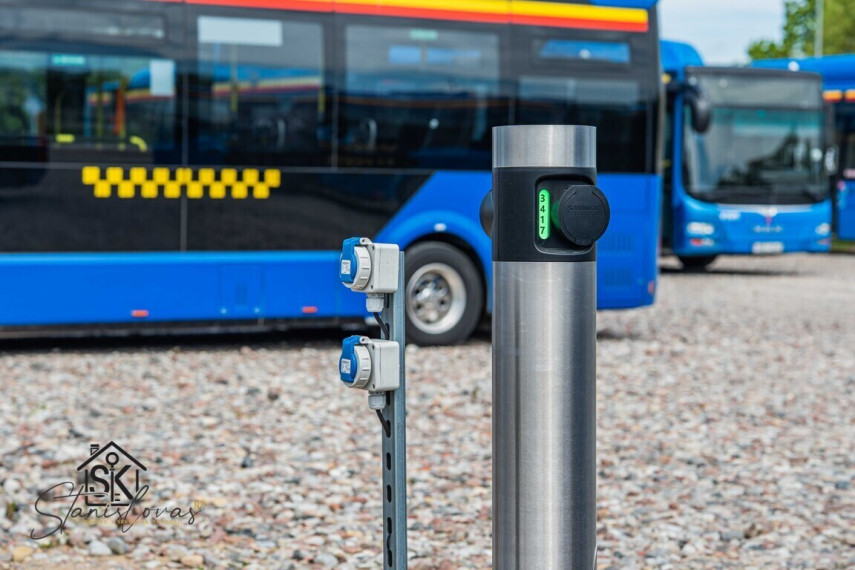 PARDUODAMA PELNINGAI VEIKIANTI SAVITARNOS AUTOMOBILIŲ PLOVYKLA GARGŽDUOSE 36