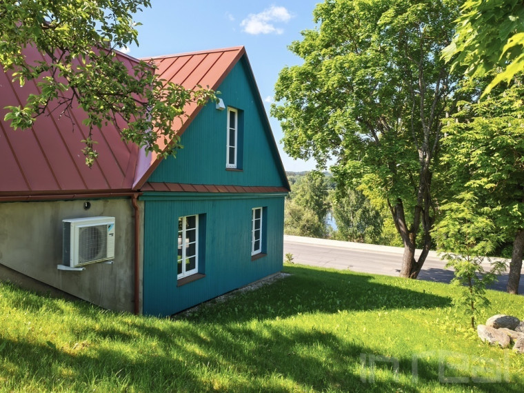 Šalia ežero, kurortiniame Zarasų mieste parduodamas naujai, pilnai renovuotas gyvenamas namas 16