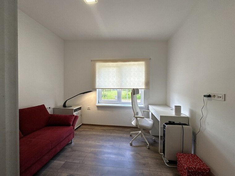 PANEVĖŽIO PRIEMIESTYJE, PLUKIŲ KAIME, PARDUODAMAS 100 % PRIDUOTAS NAUJOS STATYBOS, 79,94 KV.M. PLOTO NAMAS 4,7 ARO SKLYPE 26