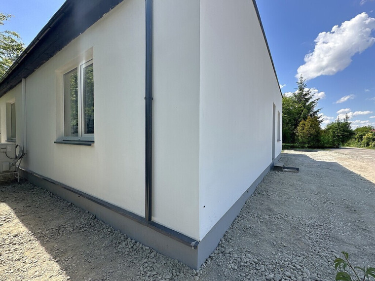 PANEVĖŽIO PRIEMIESTYJE, PLUKIŲ KAIME, PARDUODAMAS 100 % PRIDUOTAS NAUJOS STATYBOS, 79,94 KV.M. PLOTO NAMAS 4,7 ARO SKLYPE 57