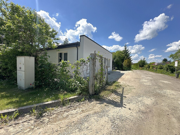 PANEVĖŽIO PRIEMIESTYJE, PLUKIŲ KAIME, PARDUODAMAS 100 % PRIDUOTAS NAUJOS STATYBOS, 79,94 KV.M. PLOTO NAMAS 4,7 ARO SKLYPE 59