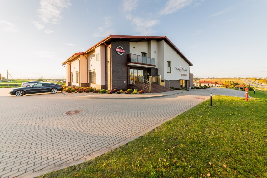 Parduodamos administracinės, maitinimo, paslaugų, prekybos patalpos Ilgoji g., Aukštelkės k., Šiaulių r. sav., 1423 m2 ploto 2