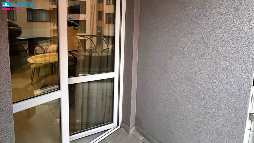 Parduodamas 1 kambario, 44 kv.m  ploto butas  Saulėto Kranto pietinėje dalyje  13