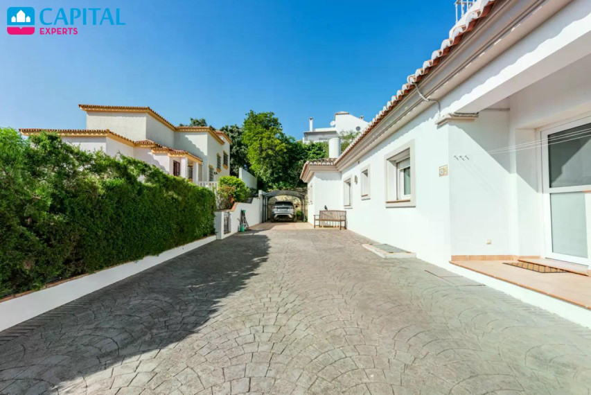 Ispanijoje, Andalūzijoje, Malagos provincijoje, Mijas, parduodama 503 kv.m. Vila Mijas Costa 31