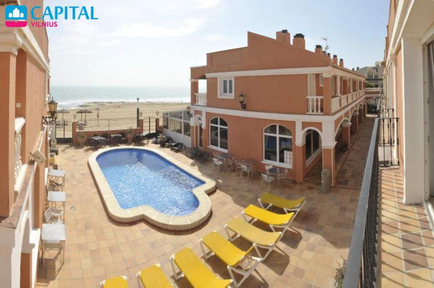 Parduodamas pelningai veikiantis 25 apartamentų Beach Club viešbutis, Ispanijoje 23