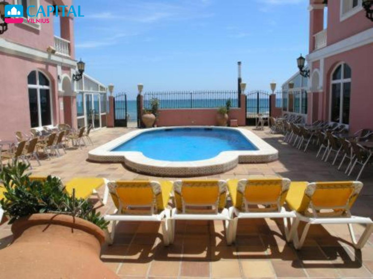 Parduodamas pelningai veikiantis 25 apartamentų Beach Club viešbutis, Ispanijoje 30