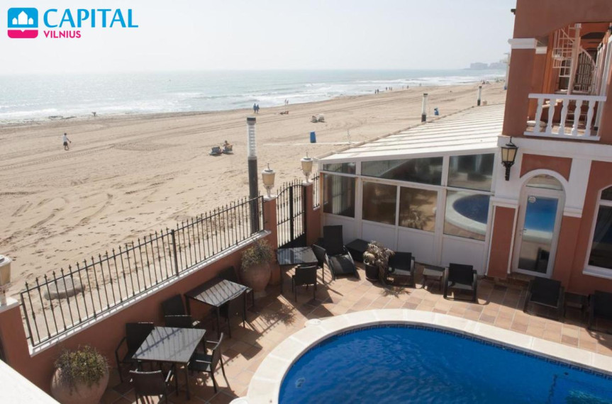 Parduodamas pelningai veikiantis 25 apartamentų Beach Club viešbutis, Ispanijoje 32