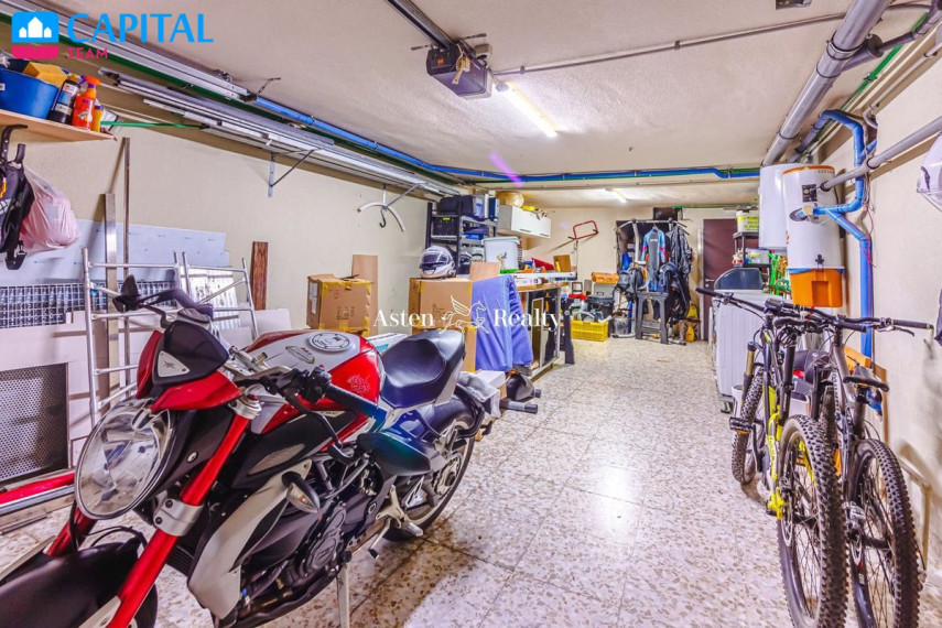 Parduodamas namas Calle de la Te, 3 , 214.00 kv.m ploto,  Floors 42