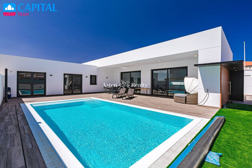 Parduodamas namas Calle Tenerife, 9 , 200.00 kv.m ploto,  Floors 1