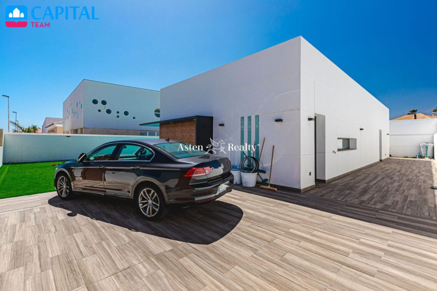 Parduodamas namas Calle Tenerife, 9 , 200.00 kv.m ploto,  Floors 3