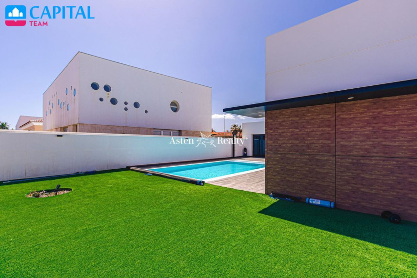 Parduodamas namas Calle Tenerife, 9 , 200.00 kv.m ploto,  Floors 4