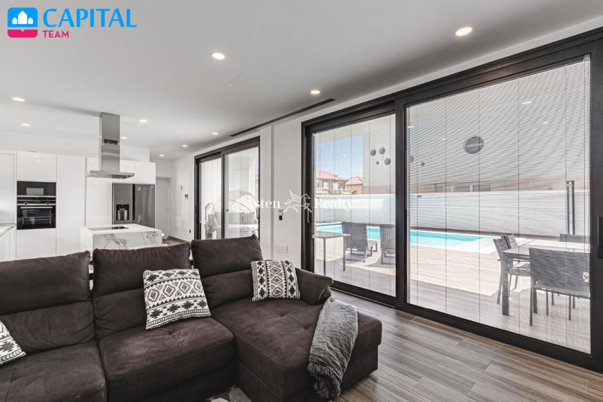 Parduodamas namas Calle Tenerife, 9 , 200.00 kv.m ploto,  Floors 14