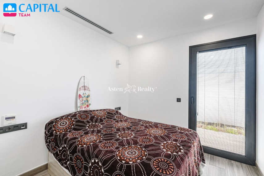 Parduodamas namas Calle Tenerife, 9 , 200.00 kv.m ploto,  Floors 22