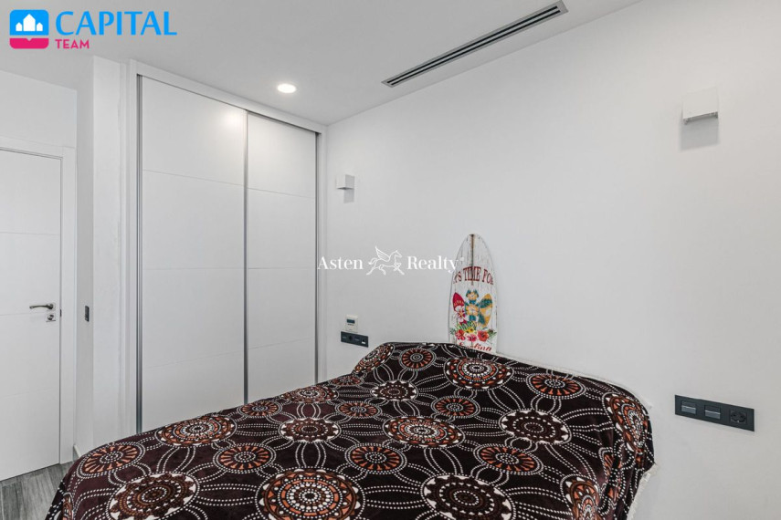 Parduodamas namas Calle Tenerife, 9 , 200.00 kv.m ploto,  Floors 23