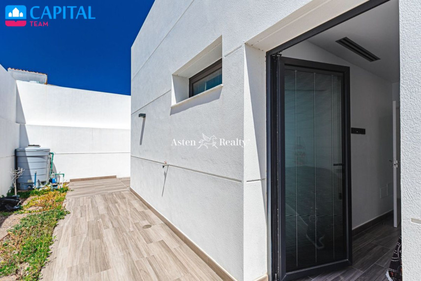 Parduodamas namas Calle Tenerife, 9 , 200.00 kv.m ploto,  Floors 26