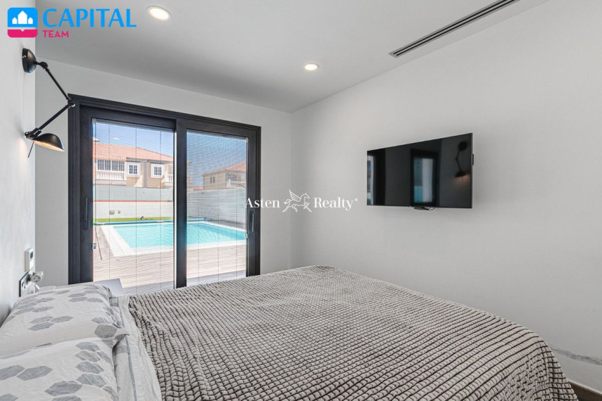 Parduodamas namas Calle Tenerife, 9 , 200.00 kv.m ploto,  Floors 32