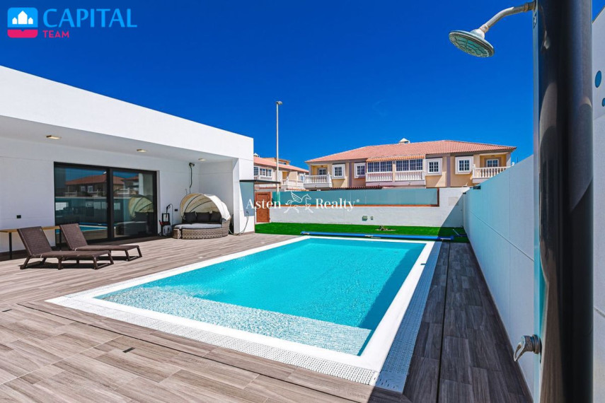 Parduodamas namas Calle Tenerife, 9 , 200.00 kv.m ploto,  Floors 33