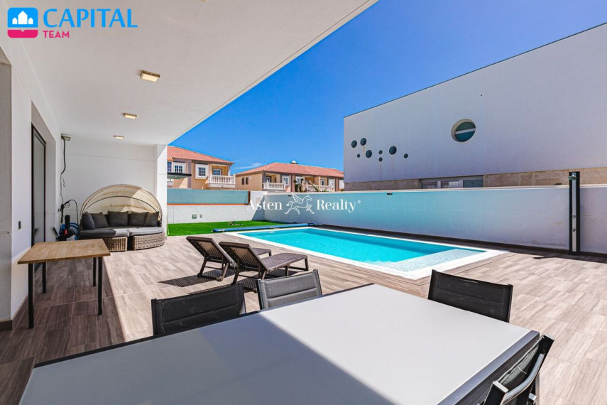 Parduodamas namas Calle Tenerife, 9 , 200.00 kv.m ploto,  Floors 35