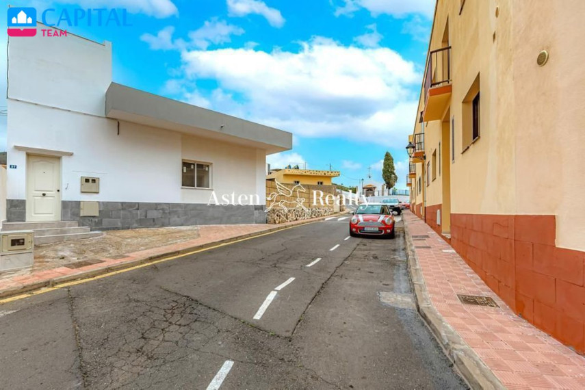 Parduodamas namas Calle de Fermín Pérez, 11A , 121.00 kv.m ploto,  Floors 2