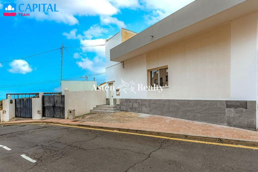 Parduodamas namas Calle de Fermín Pérez, 11A , 121.00 kv.m ploto,  Floors 3