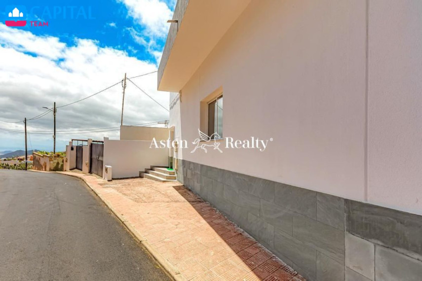 Parduodamas namas Calle de Fermín Pérez, 11A , 121.00 kv.m ploto,  Floors 4