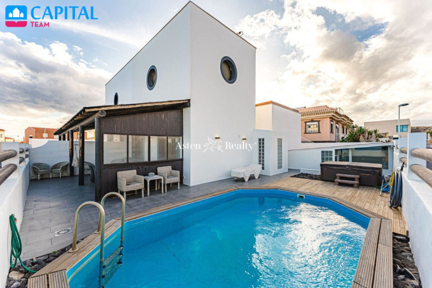 Parduodamas namas Calle Tenerife, 9 , 194.00 kv.m ploto,  Floors 1