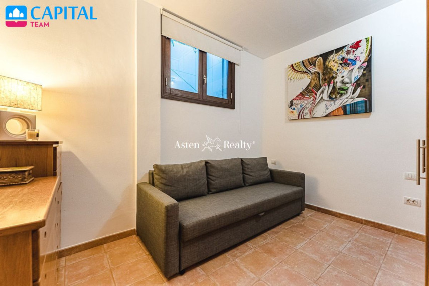 Parduodamas namas Calle Tenerife, 9 , 194.00 kv.m ploto,  Floors 19