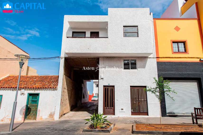 Parduodamas namas Calle de Pedro González Gómez, 10 , 178.00 kv.m ploto,  Floors 1