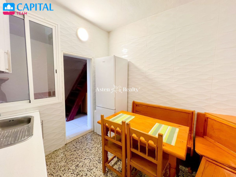 Parduodamas namas Calle Agustín León González, 4 , 81.00 kv.m ploto,  Floors 4