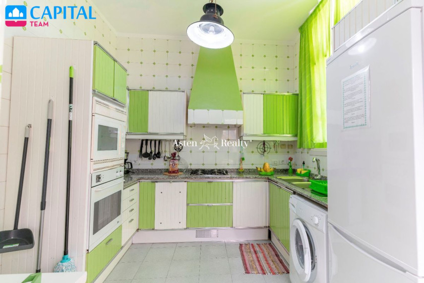 Parduodamas namas Calle La Palmera, 5 , 560.00 kv.m ploto,  Floors 9