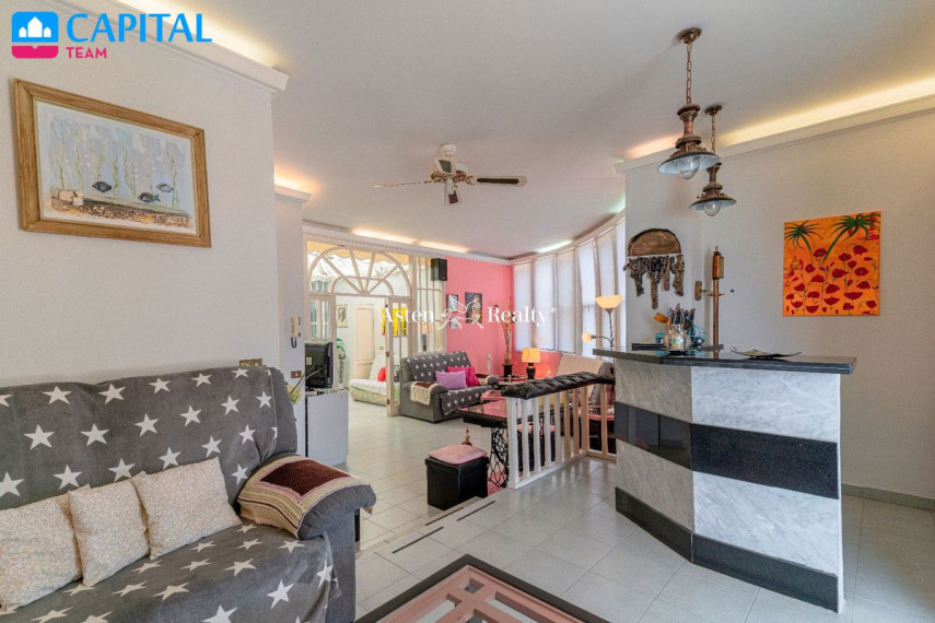 Parduodamas namas Calle La Palmera, 5 , 560.00 kv.m ploto,  Floors 15