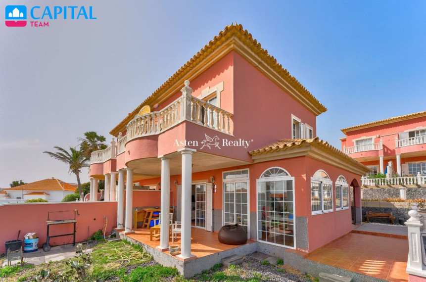 Parduodamas namas Calle Girasol, 7 , 233.00 kv.m ploto,  Floors 3