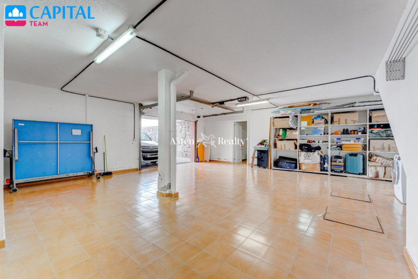 Parduodamas namas Calle Girasol, 7 , 233.00 kv.m ploto,  Floors 36