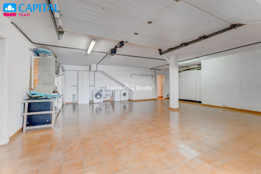 Parduodamas namas Calle Girasol, 7 , 233.00 kv.m ploto,  Floors 37
