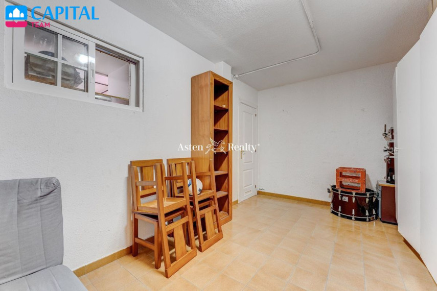 Parduodamas namas Calle Girasol, 7 , 233.00 kv.m ploto,  Floors 39