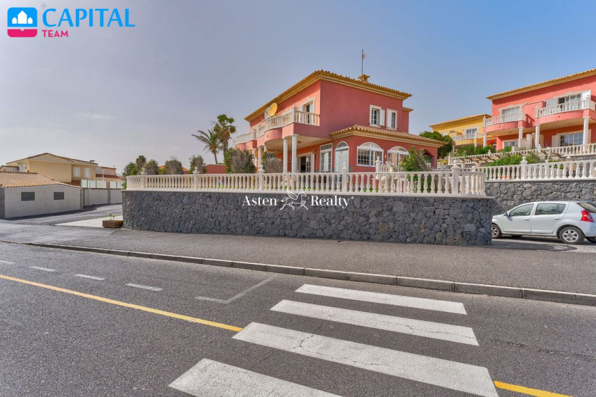 Parduodamas namas Calle Girasol, 7 , 233.00 kv.m ploto,  Floors 40