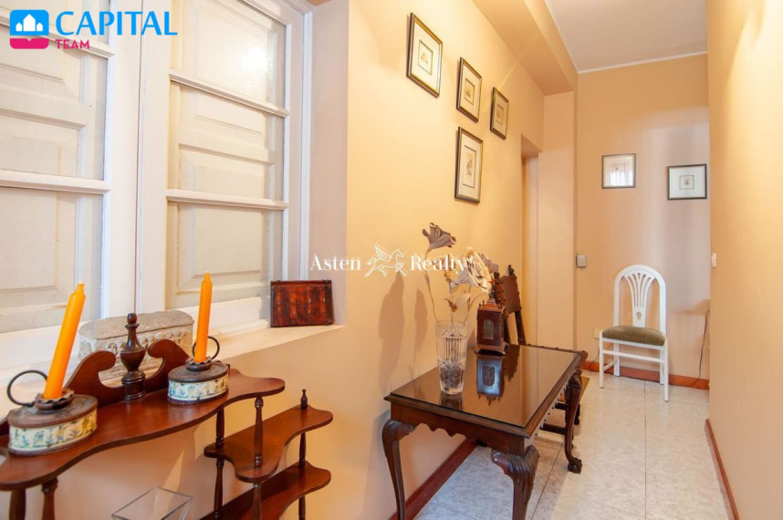 Parduodamas namas Calle Suiza, 6 , 566.00 kv.m ploto,  Floors 20