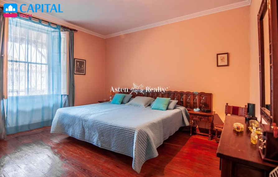 Parduodamas namas Calle Suiza, 6 , 566.00 kv.m ploto,  Floors 30