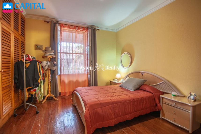 Parduodamas namas Calle Suiza, 6 , 566.00 kv.m ploto,  Floors 34